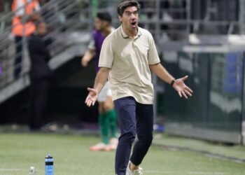 Abel se irrita com sorteio da Copa do Brasil: reação surpreendente! 33 Abel se 'irrita' com sorteio da Copa do Brasil para o Palmeiras, tem reação inusitada e repercute até na Europa