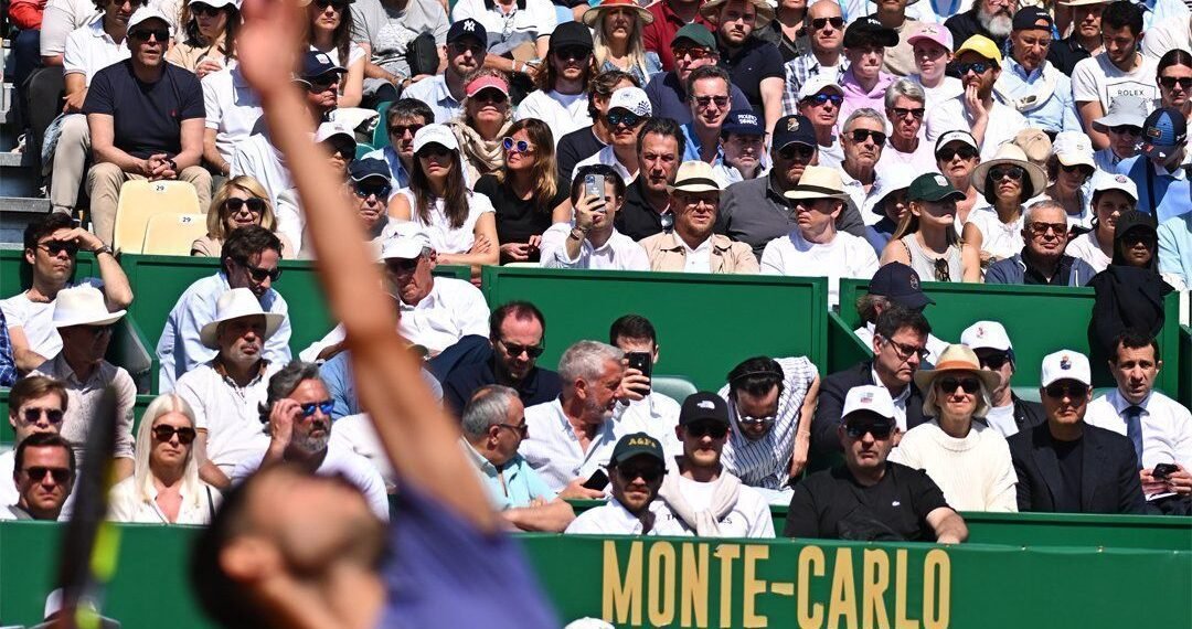 Alcaraz avança às quartas de Monte Carlo com ponto espetacular; veja