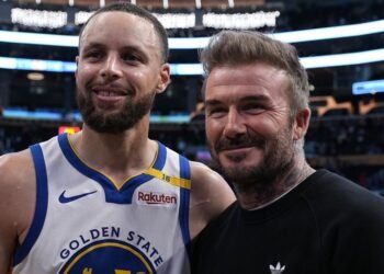Beckham tieta Curry em Warriors x Lakers na NBA; veja vídeo