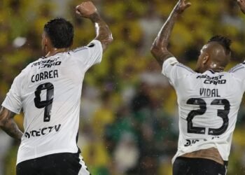 Colo-Colo enfrenta Fortaleza na Libertadores em momento crítico 36 seta para fechar a publicidade