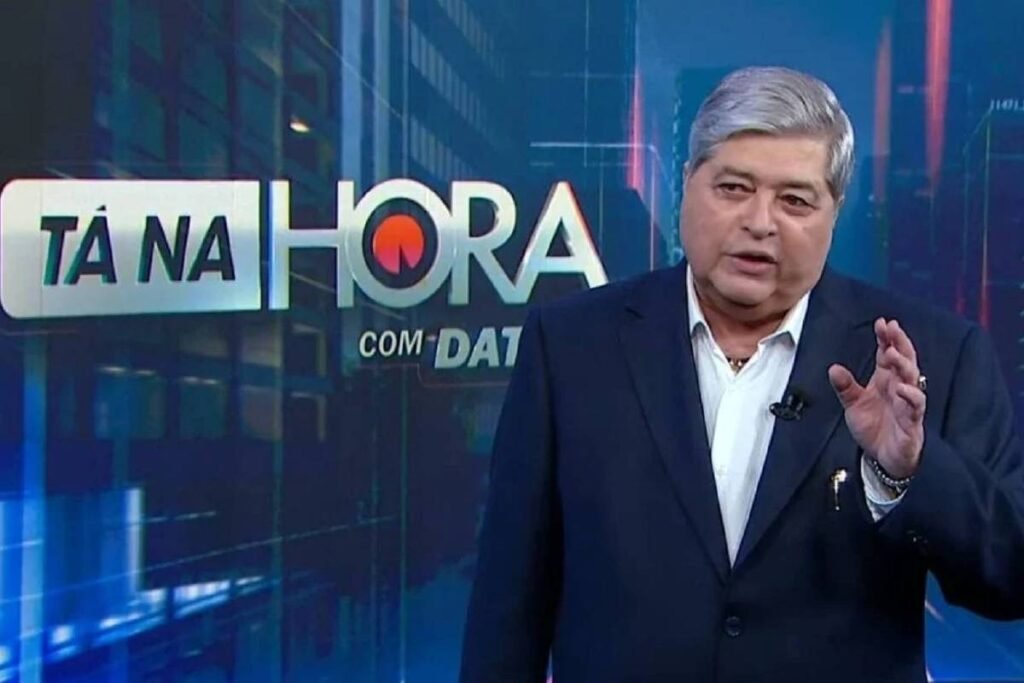 Datena se irrita com correção ao vivo e dá bronca em repórter: 'Importante é a notícia'