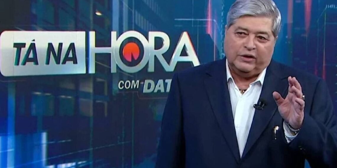 Datena se irrita com correção ao vivo e dá bronca em repórter: 'Importante é a notícia'