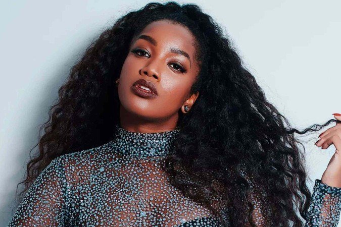 Iza e Padre Marcelo Rossi lançam versão emocionante de 'You Raise Me Up' 31 Iza e Padre Marcelo Rossi regravaram “You Raise Me Up” - (crédito: TMJBrazil)