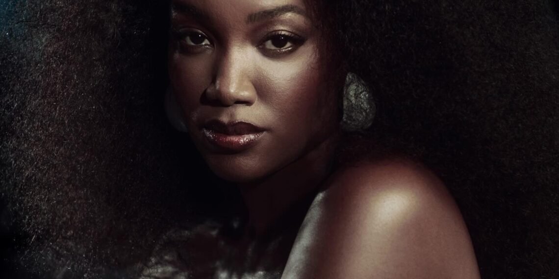 Iza emociona com ‘You Raise Me Up’ no álbum de padre Marcelo Rossi 31 Iza levanta os ânimos ao dar voz com fervor à edificante canção ‘You raise me up’ em álbum de padre Marcelo Rossi