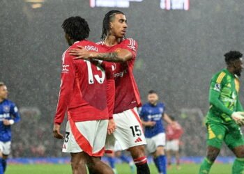 Leny Yoro brilha no Manchester United com estatísticas impressionantes 38 Leny Yoro has racked up an incredible statistic, Manchester United have one of the best in their ranks