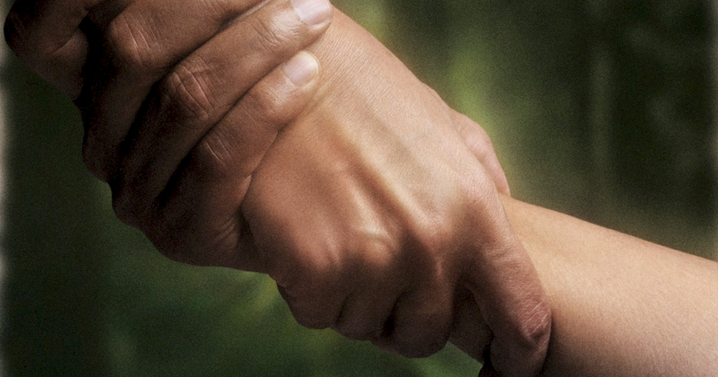 Padre Marcelo Rossi e IZA lançam versão da icônica 'You Raise Me Up'