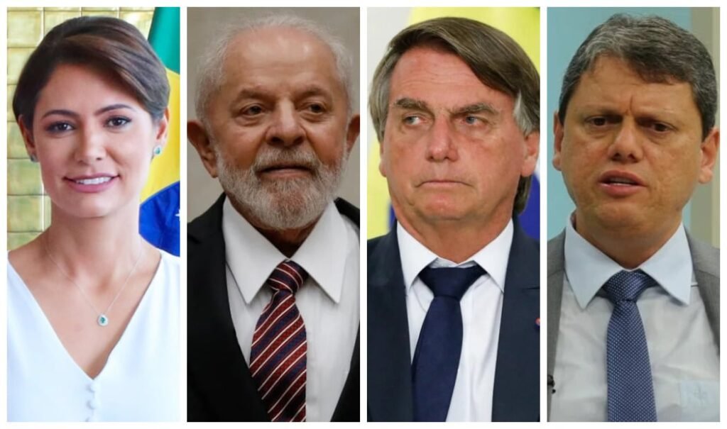 Quatro pessoas em fotos de perfil, em fundo com bandeira brasileira, vestindo trajes formais.