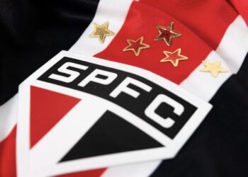 São Paulo apresenta novo uniforme em homenagem ao trimundial 40 CNN Brasil