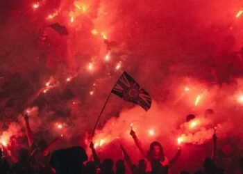 Torcidas organizadas do Corinthians são punidas por sinalizadores em final