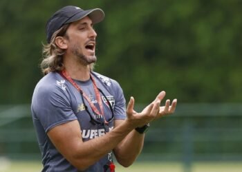 Zubeldía: mais cartões que vitórias em SP em 2025 35 CNN Brasil