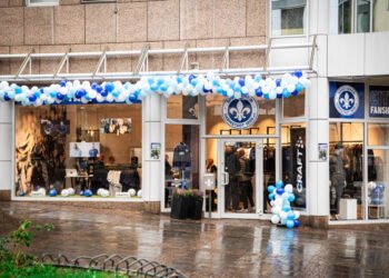 Inauguração bem-sucedida da nova loja do City Fan Shop 31 Successful opening of the new City fan shop – SV Darmstadt 1898 e.V.