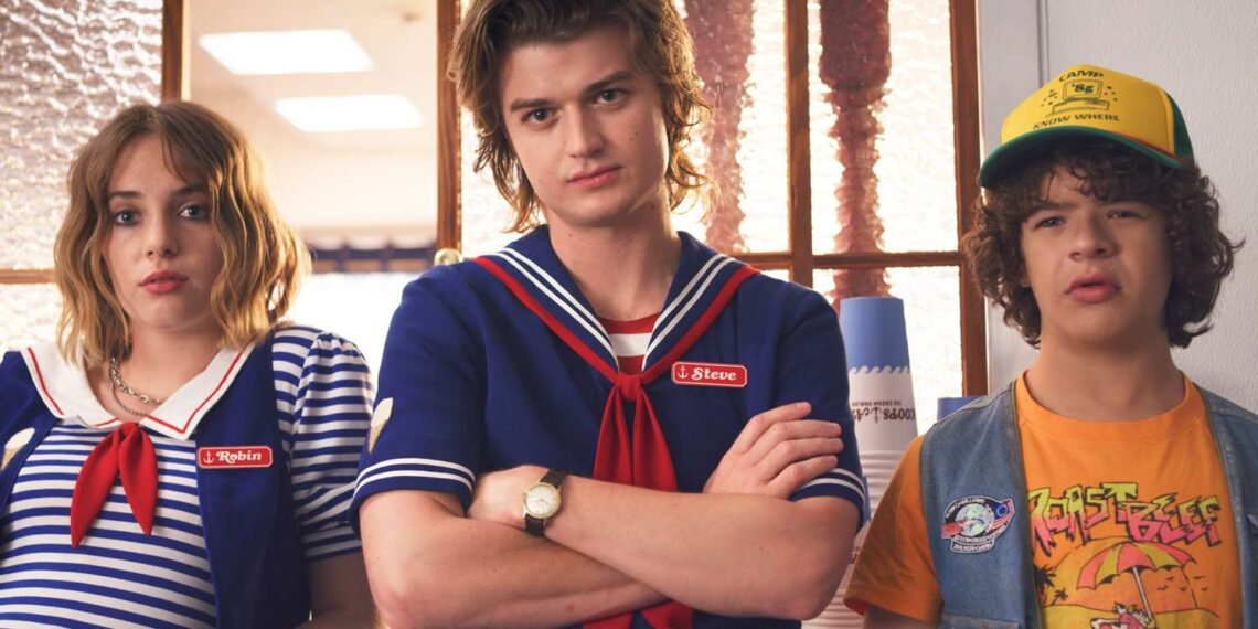 Joe Keery se veste como personagem de 'Stranger Things' em casamento 31 Maya Hawke, Joe Keery, Gaten Matarazzo in