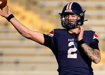 Quarterback cinco estrelas Jared Curtis troca Georgia por Vanderbilt 44 Five-star QB Jared Curtis flips from Georgia to Vanderbilt