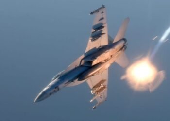 Navio da marinha ataca caças dos EUA confundidos com mísseis 38 Navy Warship Fired on US Fighter Jets Mistaken for Enemy Missiles