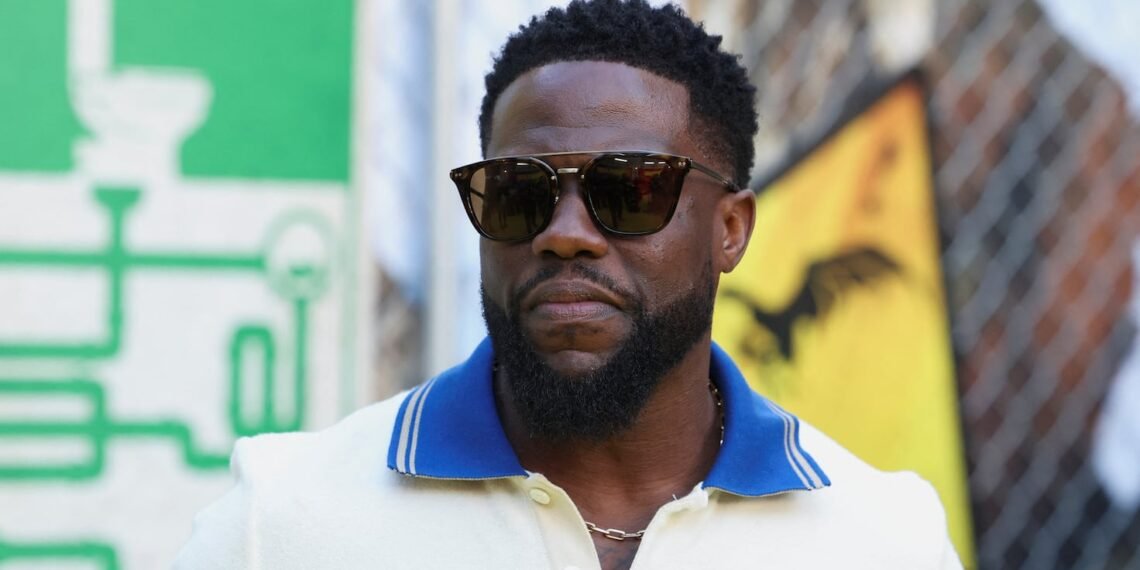 Kevin Hart fala sobre sua altura: "Agora, se eu usar bota..." 31 How tall is Kevin Hart? The comedian isn’t shy about discussing his height: “Now if I put a boot on...”