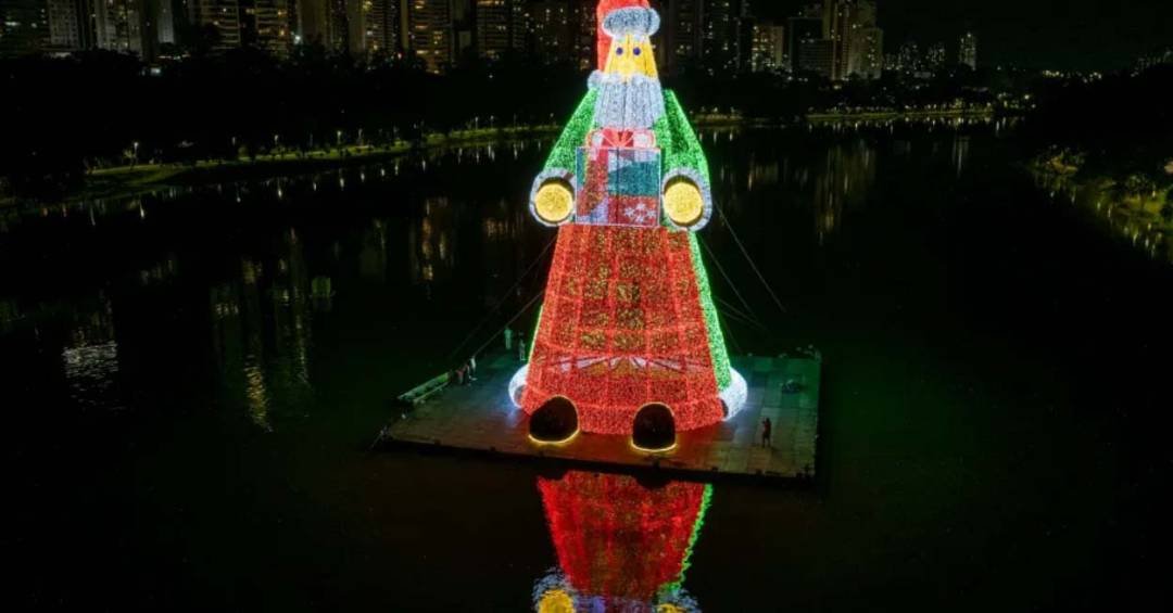 Cidade no Paraná pode registrar maior Papai Noel do mundo 31 Cidade no Paraná pode entrar no Guinness Book com maior Papai Noel do mundo