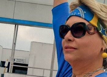 Ex de Bolsonaro se posiciona sobre crise entre seus filhos e Michelle