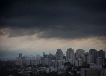 Defesa Civil emite alerta extremo para celulares em SP 39 Defesa Civil emite, pela 1ª vez, alerta extremo para celulares na capital paulista
