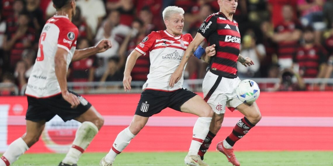 Volante do Estudiantes entra no radar do Grêmio