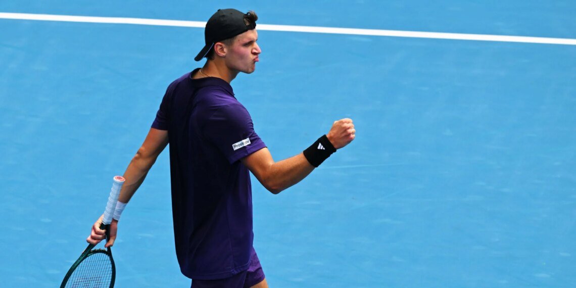 Ethan Quinn enfrenta Jakub Mensik na terceira rodada 31 Unseeded Ethan Quinn to face rising star Jakub Mensik in third round