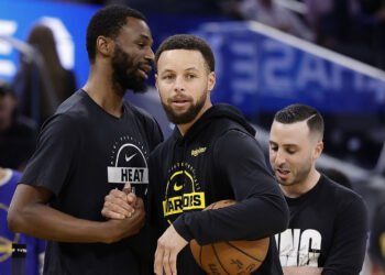Stephen Curry e Andrew Wiggins celebram o Dia de MLK juntos 38 ClutchPoints Logo